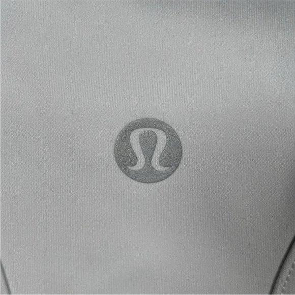 Lululemon Nulux Racerback Cropped Tank  Women’s Xsmall (0/2) Vapor Light Gray - Picture 8 of 10